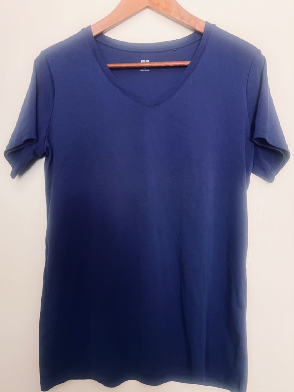 Uniqlo Supima V-Neck Tee - Blue- XL